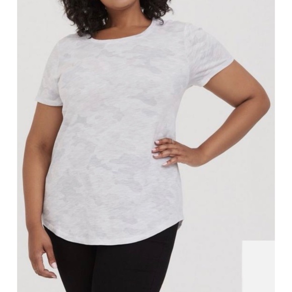 Torrid Women’s Gray Camo Crew Tee (Size 2) - Picture 5 of 10